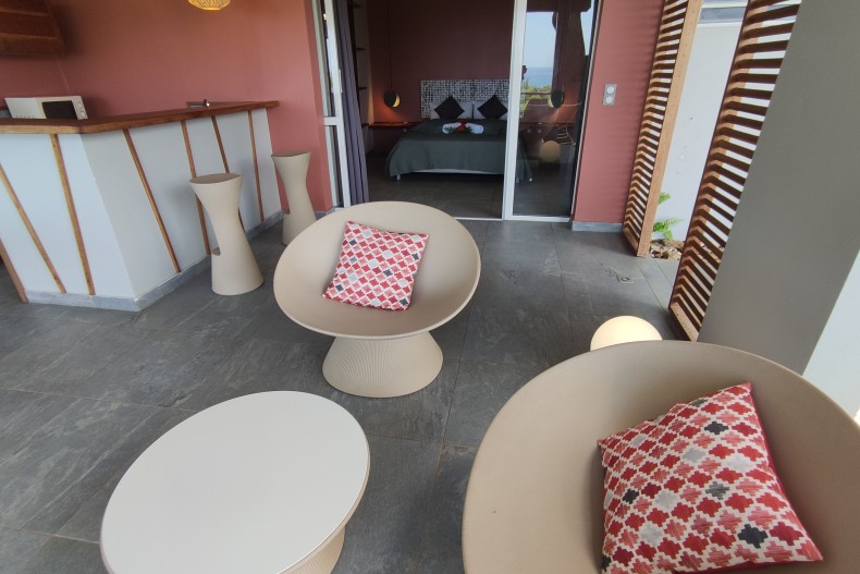 La terrasse avec la cuisine